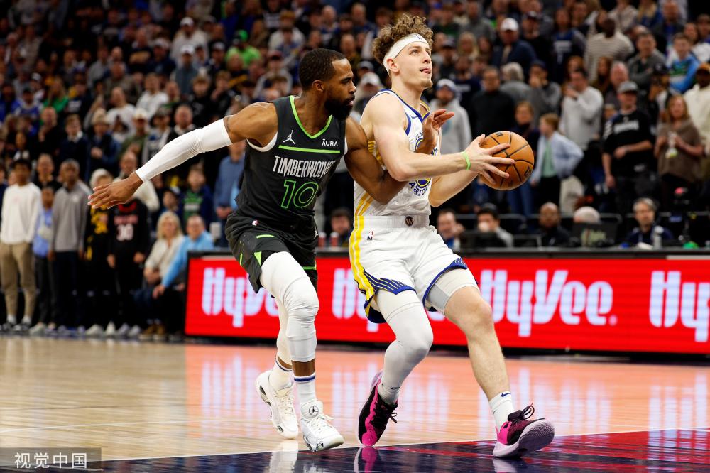 表现感到满 表现感到满