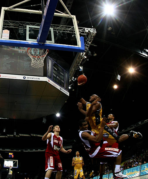 尼克斯后卫重伤！约库拜蒂斯膝盖恶化